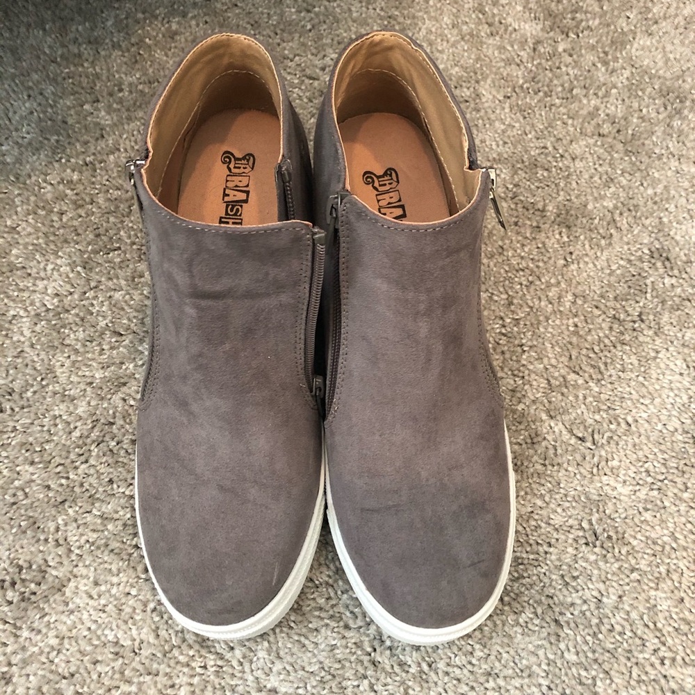 Brash grey sz 8 wedge shoes